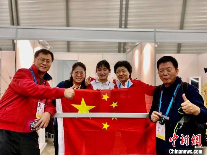 上海市農(nóng)林職業(yè)技術(shù)學(xué)院教師楊靈芝獲得花藝項(xiàng)目?jī)?yōu)勝獎(jiǎng)?！∩虾Ｊ腥松缇止﹫D